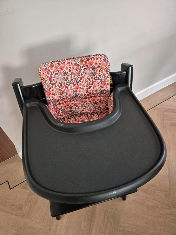 Tripp Trapp babyset met eetblad en Ukje kussenset, Kinderen en Baby's, Kinderstoelen, Gebruikt, Meegroeistoel, Ophalen