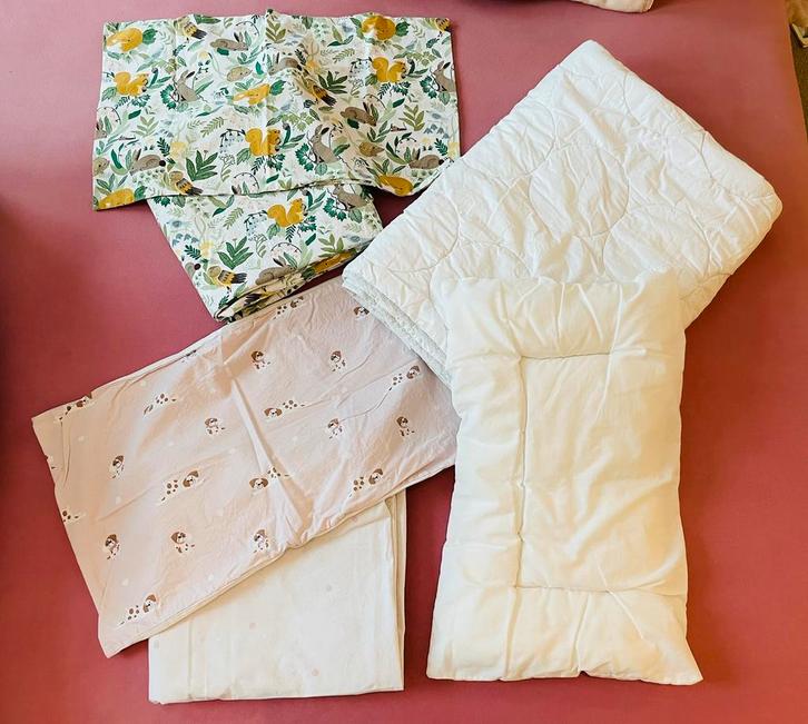 Leuk beddengoed ledikant!, Kinderen en Baby's, Kinderkamer | Beddengoed, Zo goed als nieuw, Dekbedovertrek, Wit, Jongetje of Meisje