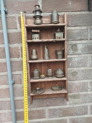 Letterbak met Koperen Miniatuur Spulletjes beschikbaar voor biedingen