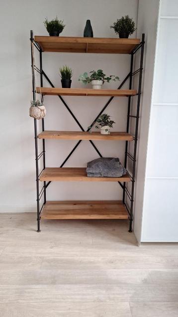 Boekenkast / stellingkast  beschikbaar voor biedingen