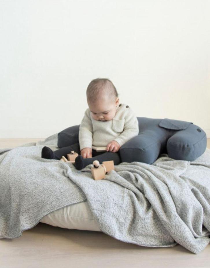 Nanami voedingskussen zwangerschapskussen hond Olly navy, Kinderen en Baby's, Babyvoeding en Toebehoren, Zo goed als nieuw, Voedingskussen