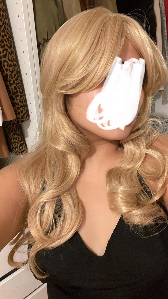 Nieuw lang blonde pruik met golvend haar curtain bangs, Sieraden, Tassen en Uiterlijk, Uiterlijk | Haarverzorging, Nieuw, Pruik of Haarverlenging
