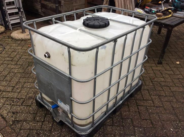 IBC vat met beregeningspomp, Tuin en Terras, Regentonnen, Gebruikt, 150 liter of meer, Met pomp, Ophalen