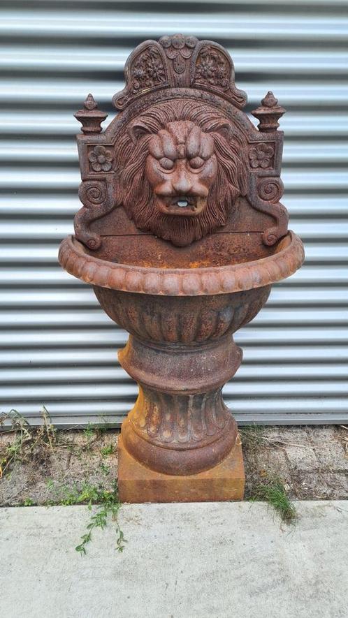 Groot gietijzeren wandornament leeuwenkop en meer tekoop, Tuin en Terras, Tuinvazen, Gebruikt, Ophalen of Verzenden