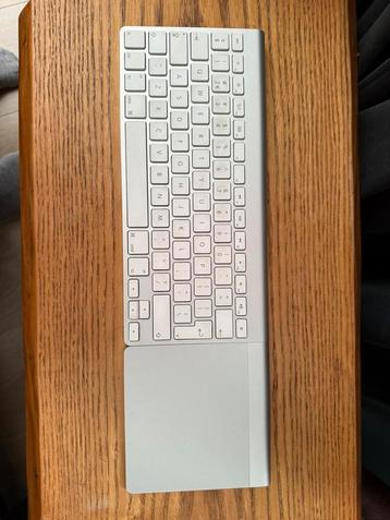Apple magic keyboard en magic trackpad beschikbaar voor biedingen