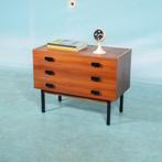 Minimalist vintage walnoot ladekast l renovated Midmod chest, Ophalen of Verzenden, Zo goed als nieuw, 3 of 4 laden, Metaal