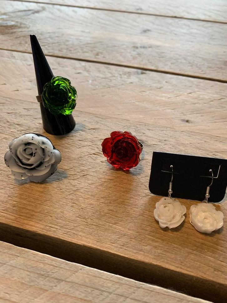 Rozen, Sieraden, Tassen en Uiterlijk, Oorbellen, Nieuw, Hangers, Overige materialen, Overige kleuren, Ophalen of Verzenden