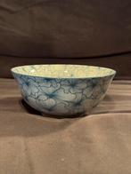 Mooie kom van AH - wit met blauw - bloemenmotief, Ophalen of Verzenden, Zo goed als nieuw, Kom(men), Overige stijlen