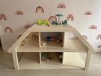 Poppenhuis inclusief diverse toebehoren (meubels, poppen), Ophalen, Zo goed als nieuw, Poppenhuis