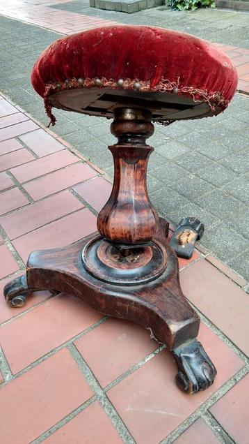 Pianokruk antiek beschikbaar voor biedingen