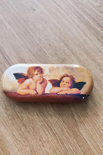 NEW! Fridolin Metalen Brillenkoker Raffael Angel beschikbaar voor biedingen