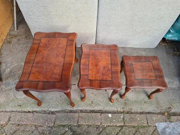 Houten bijzettafeltjes set van drie 