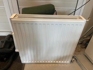 Kleine witte radiator 60x10x60cm beschikbaar voor biedingen