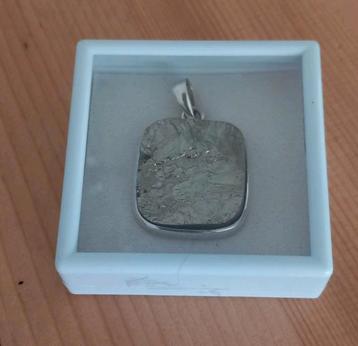 Pyriet zilveren hanger  beschikbaar voor biedingen