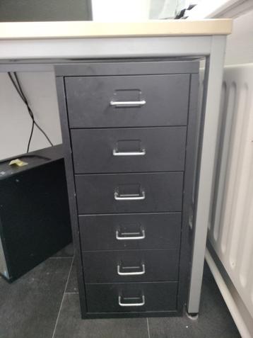 office table beschikbaar voor biedingen