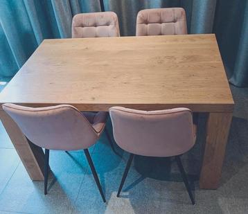 Mooie degelijke eettafel 140 x 90 beschikbaar voor biedingen