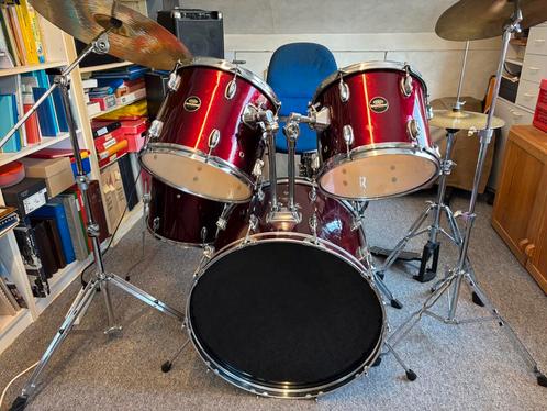compleet drumstel / bordeaurood / opzetten en spelen maar..., Muziek en Instrumenten, Drumstellen en Slagwerk, Zo goed als nieuw
