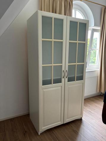 ️ Mooie tweedeurs keukenkast – in perfect staat beschikbaar voor biedingen