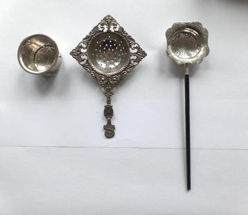  3 zilveren Nederlandse Thee zeefjes van 1830 - 1933 beschikbaar voor biedingen