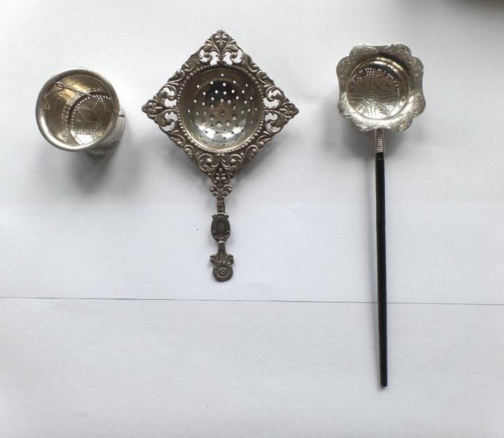 3 zilveren Nederlandse Thee zeefjes van 1830 - 1933, Antiek en Kunst, Antiek | Goud en Zilver, Zilver, Verzenden