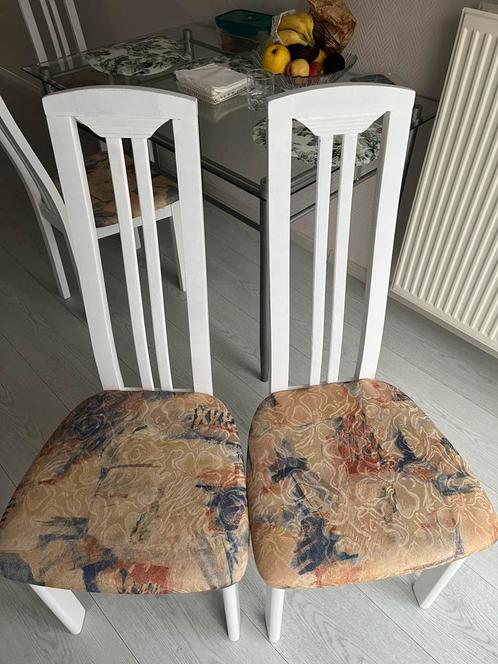 4 stuks houten stoelen beige/wit, Huis en Inrichting, Stoelen, Gebruikt, Vier, Hout, Wit, Ophalen