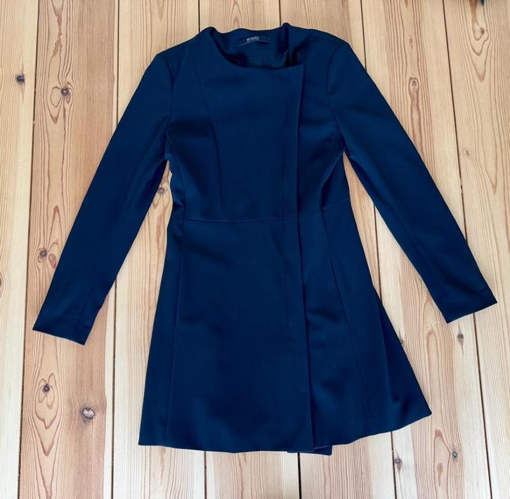 Woman by Earn lange blazer / jurk - Zwart maat 40 / Medium, Kleding | Dames, Jasjes, Kostuums en Pakken, Zo goed als nieuw, Jasje