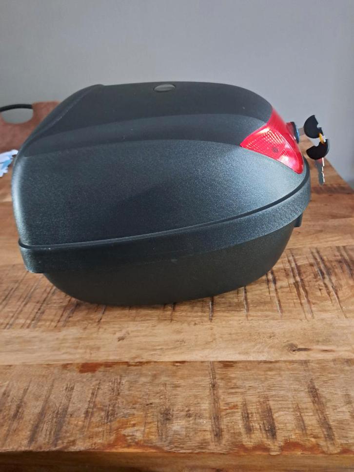 scooter helmkoffer (alleen ophalen), Motoren, Accessoires | Koffers en Tassen, Gebruikt, Ophalen