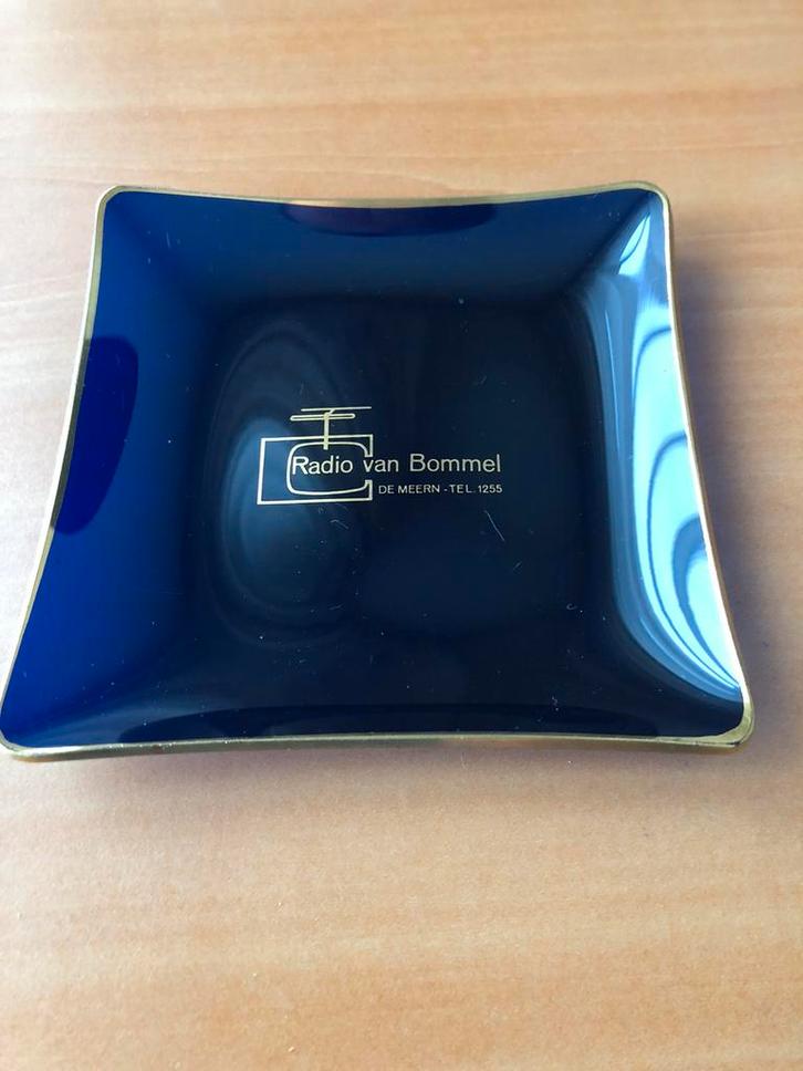 Glazen schoteltje Radio van Bommel De Meern - paars/blauw, Verzamelen, Overige Verzamelen, Zo goed als nieuw, Ophalen of Verzenden