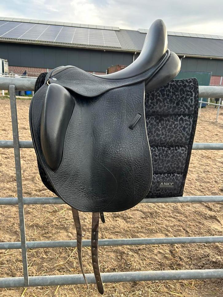 KM dressuurzadel 18inch Croco&lak&glitters!, Dieren en Toebehoren, Paarden en Pony's | Zadels, Zo goed als nieuw, Dressuur, Ophalen of Verzenden