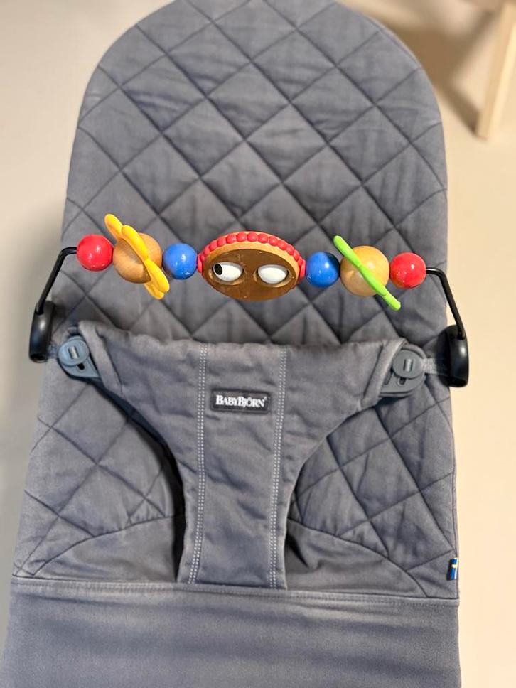 Babybjörn Wipstoel + Speeltje, Kinderen en Baby's, Wipstoeltjes, Zo goed als nieuw, Wipstoel, Overige merken, Met gordel(s) of riempje(s)