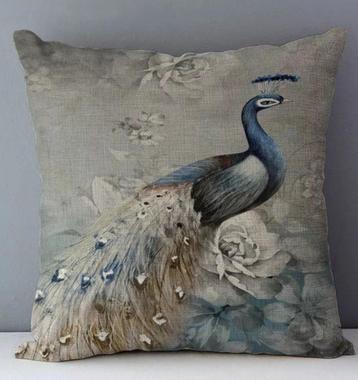 Nieuw, pauw kussenhoes, 45 cm - 45 cm. Kleur is blauw - grij beschikbaar voor biedingen