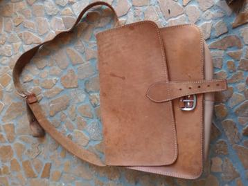 Cognac kleurige lederen schoudertas voor school beschikbaar voor biedingen