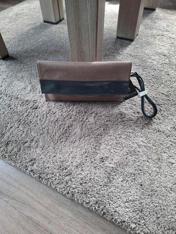 Nieuw Genuine Leather Ferchi schoudertas Grijs & Taupe kleur beschikbaar voor biedingen