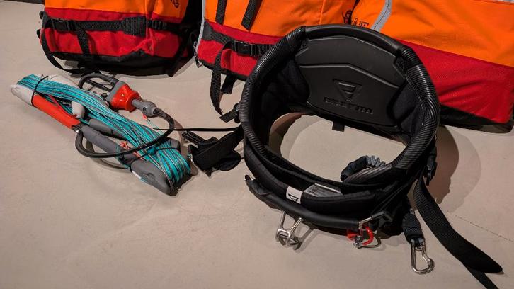 Kitesurf: Axis board, North Navigator Bar, Brunotti Harnas, Watersport en Boten, Kitesurfen, Gebruikt, Overige typen, 9 m², Twintip