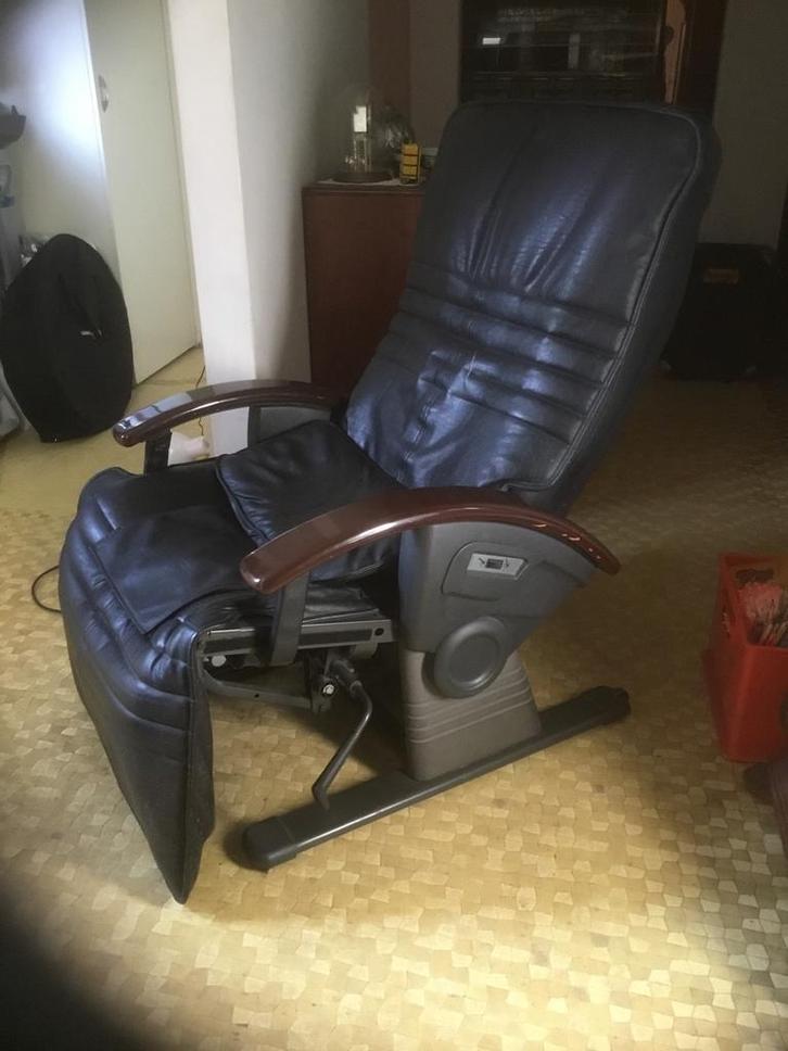 Gratis af te halen: Ligstoel met massagefunctie, Huis en Inrichting, Fauteuils, Gebruikt, Leer, 75 tot 100 cm, 100 tot 125 cm