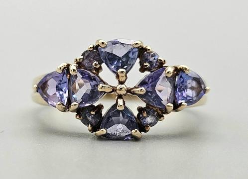Gouden Vintage ring met edelstenen tanzaniet. 2025/187., Sieraden, Tassen en Uiterlijk, Antieke sieraden, Ring, Goud, Met edelsteen