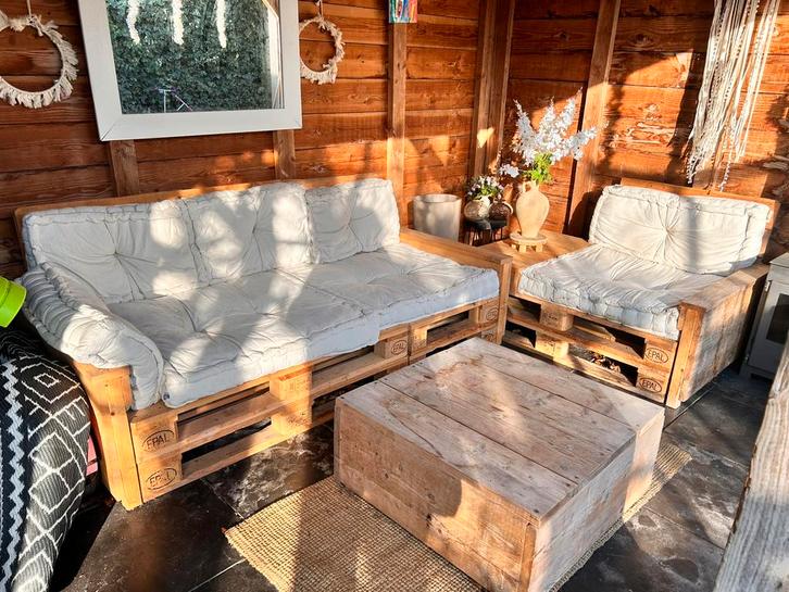 Loungeset met pallets en kussens, Tuin en Terras, Tuinsets en Loungesets, Gebruikt, Loungeset, Hout, 4 zitplaatsen, Bank, Ophalen