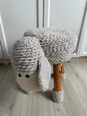 Schaap krukje beschikbaar voor biedingen