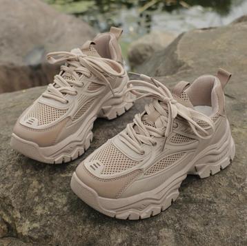 Leuke beige dames sneakers in maat 40 (valt klein) | Nieuw beschikbaar voor biedingen
