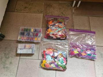116 strengetjes en 133 bobbins borduurgaren beschikbaar voor biedingen
