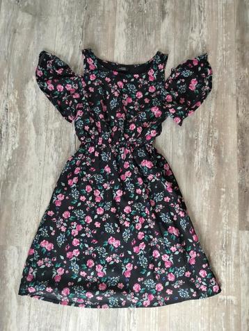 Bloemen jurk maat 134-140 beschikbaar voor biedingen
