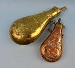 Antieke buskruit flacons 19e eeuw - jachttafereel, koper., Ophalen of Verzenden