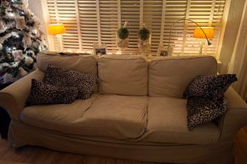 Ikea ektorp twee en driezitsbank met zandkleurige hoes. - afbeelding 5