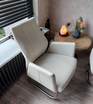 2x creme wit leren zware metalen beugel fauteuil beschikbaar voor biedingen