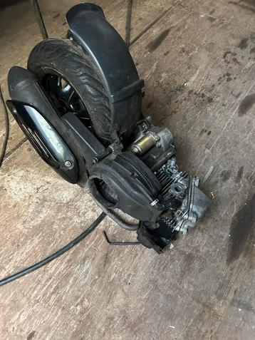 Zip 80 cc blok beschikbaar voor biedingen