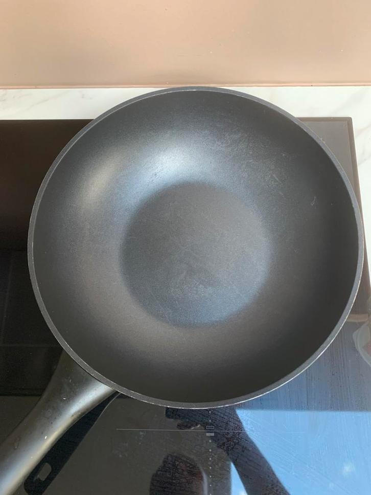 Wokpan blokker diameter 28cm weinig gebruikt, Huis en Inrichting, Keuken | Potten en Pannen, Zo goed als nieuw, Wok, Ophalen