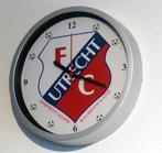 Klok van FC Utrecht, zilver kleurig rand. En wekker FCU., Ophalen of Verzenden, Zo goed als nieuw, Analoog, Wandklok