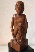 Balinees houtsnijwerk zittende man Art Deco stijl., Ophalen of Verzenden