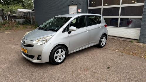 Toyota Verso-S 1.3 Vvt-i Multidrive CVT 2012 Grijs 1e eige, Auto's, Toyota, Bedrijf, Verso-S, ABS, Achteruitrijcamera, Airbags