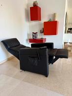 Elektrische grote sta-op stoel in zwart leer en als nieuw, Huis en Inrichting, Fauteuils, Ophalen, Tijdloos - Modern, Zo goed als nieuw